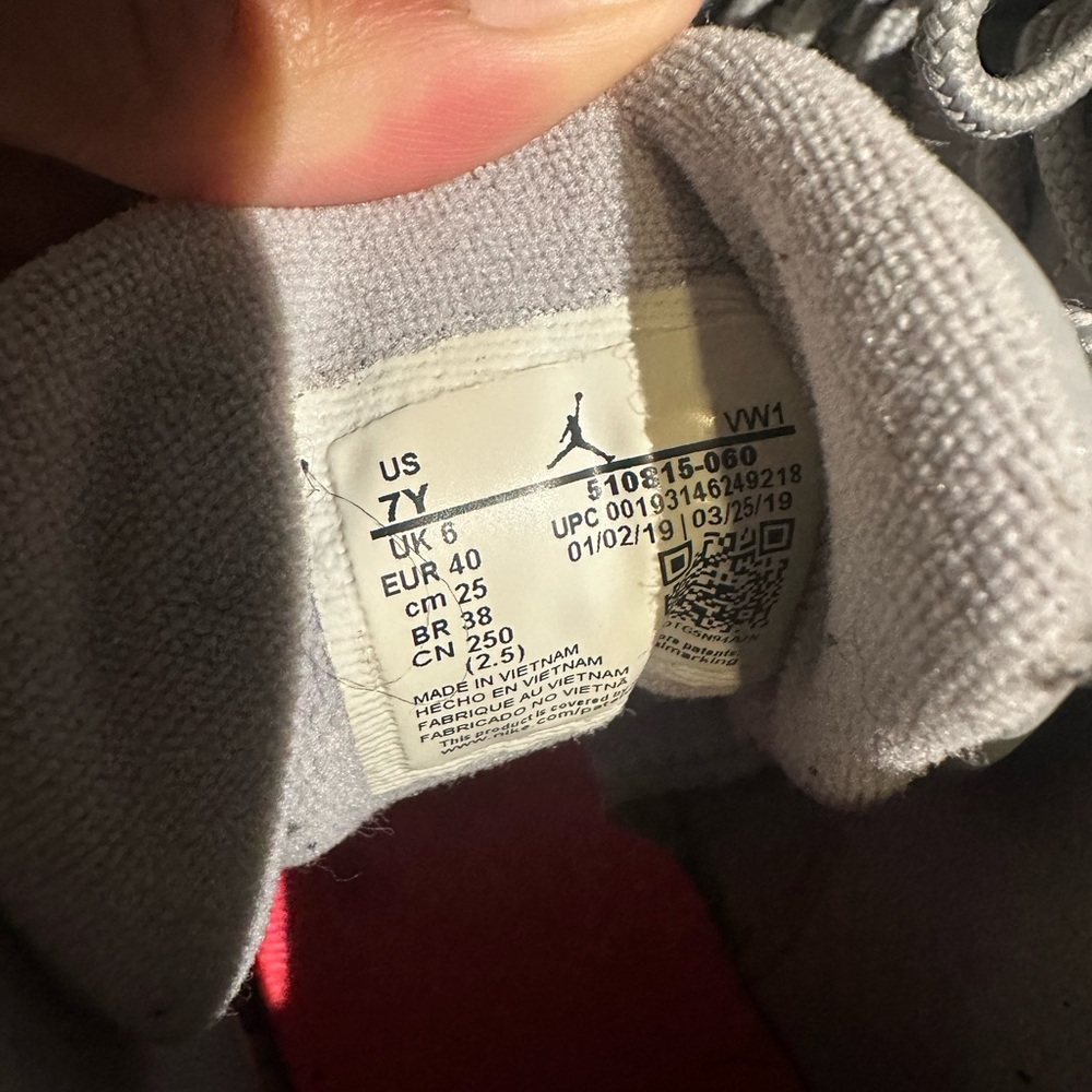 Jordan 12’s Retro Wolf Grey - Picture 7 of 9